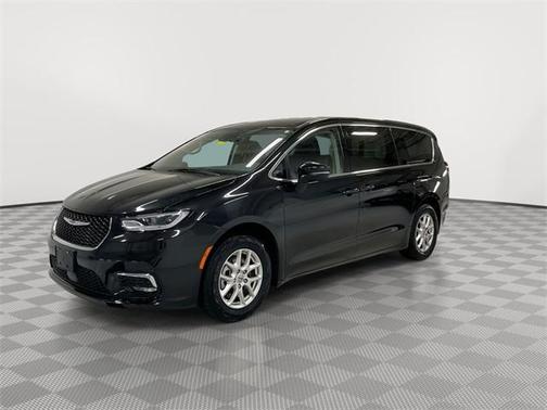 2023 Chrysler Pacifica Touring-L