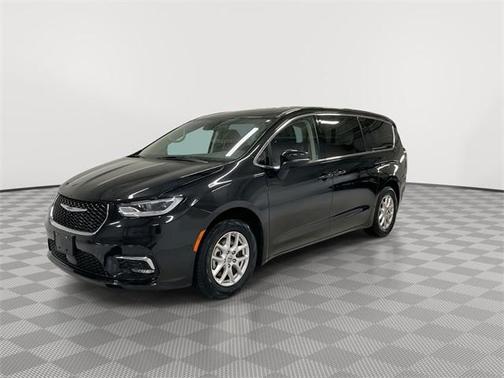 2023 Chrysler Pacifica Touring-L