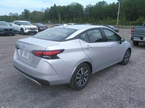 Brilliant Silver Metallic 2024 Nissan Versa 1.6 SV