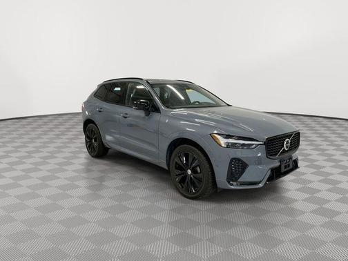 2023 Volvo XC60 B5 Plus Dark Theme