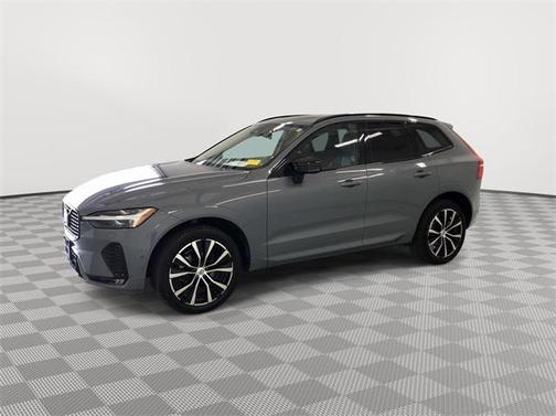 2023 Volvo XC60 B5 Plus Dark Theme