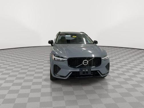 2023 Volvo XC60 B5 Plus Dark Theme