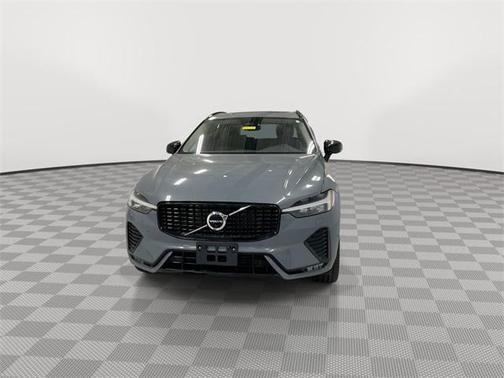 2023 Volvo XC60 B5 Plus Dark Theme
