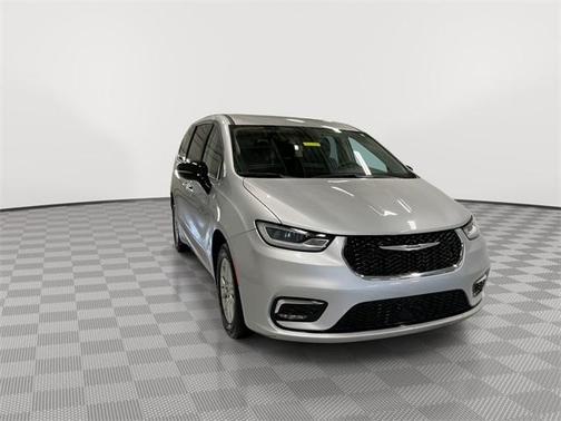 2024 Chrysler Pacifica Touring-L