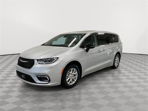 2024 Chrysler Pacifica Touring-L