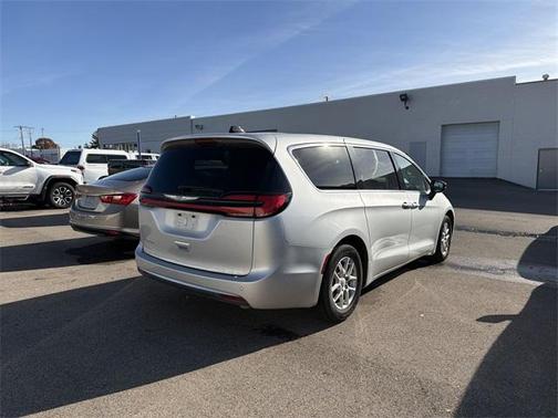 2024 Chrysler Pacifica Touring-L