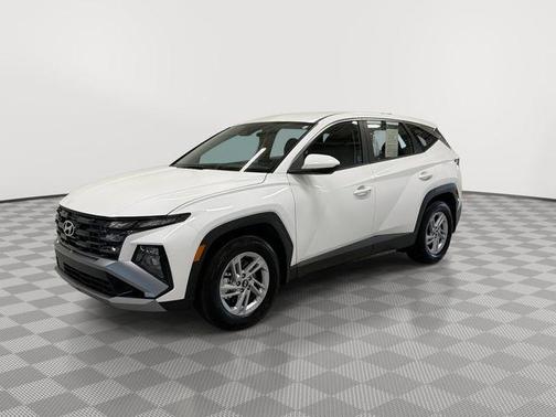 White Pearl 2026 Hyundai TUCSON SE