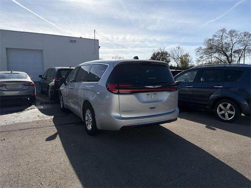 2024 Chrysler Pacifica Touring-L