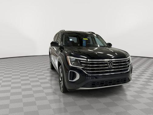Deep Black Pearl Effect 2024 Volkswagen Atlas 2.0T SE