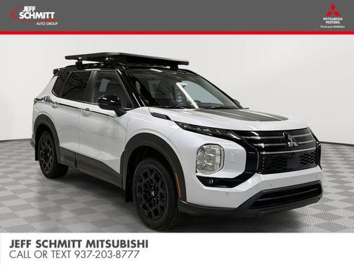 White Diamond / Black 2026 Mitsubishi Outlander Trail Edition