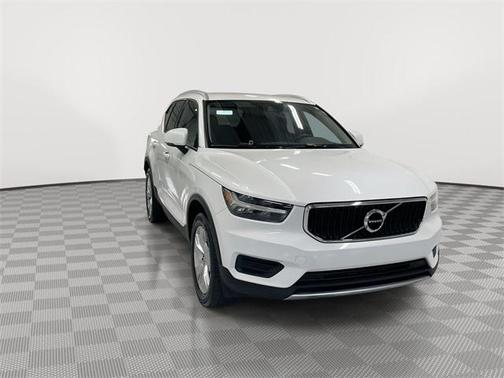 2022 Volvo XC40 T5 Momentum