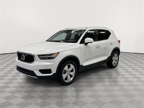 2022 Volvo XC40 T5 Momentum