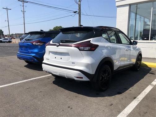 2024 Nissan Kicks SR