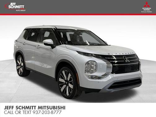 White 2026 Mitsubishi Outlander SE