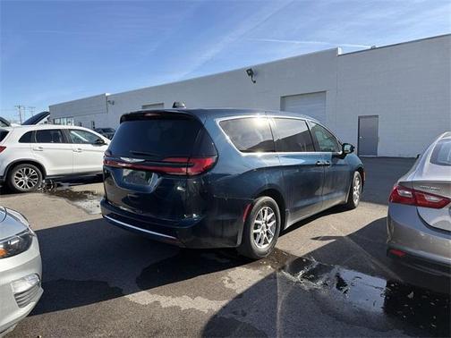 2024 Chrysler Pacifica Touring-L
