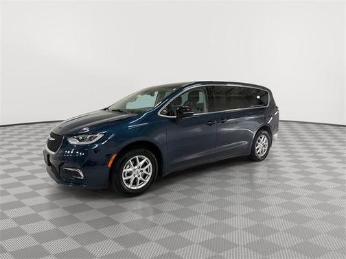 2024 Chrysler Pacifica Touring-L