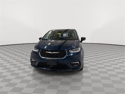 2024 Chrysler Pacifica Touring-L