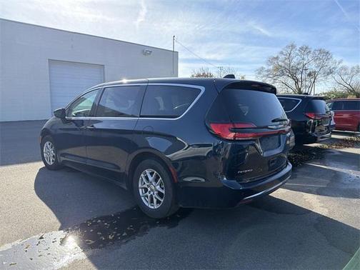 2024 Chrysler Pacifica Touring-L