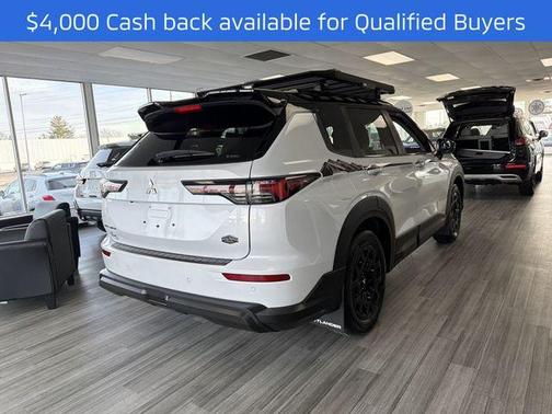 White Diamond / Black 2026 Mitsubishi Outlander Trail Edition
