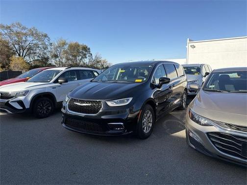 2024 Chrysler Pacifica Touring-L