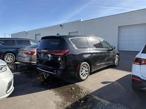 2024 Chrysler Pacifica Touring-L