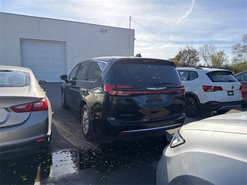 2024 Chrysler Pacifica Touring-L