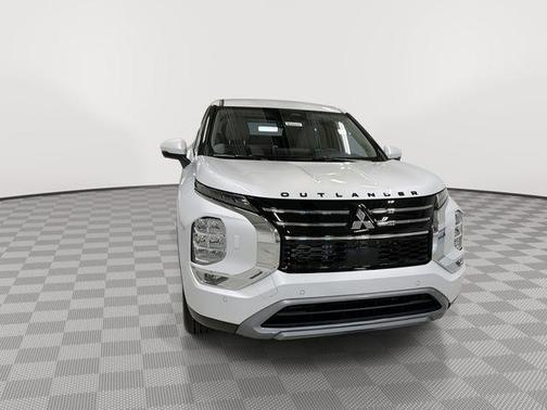 White 2026 Mitsubishi Outlander SE