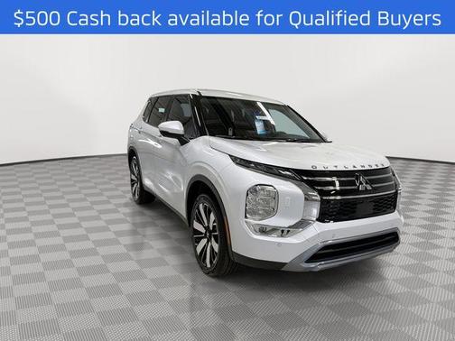 White 2026 Mitsubishi Outlander SE