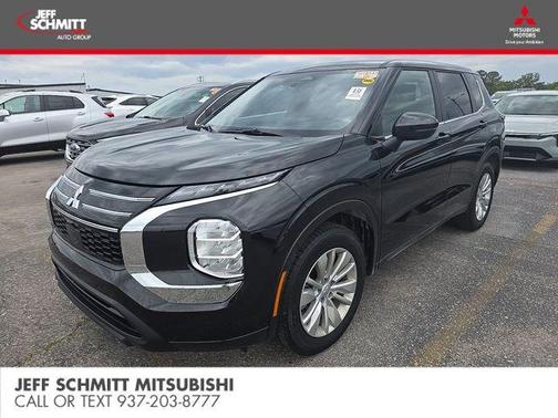 Labrador Black Pearl 2026 Mitsubishi Outlander ES