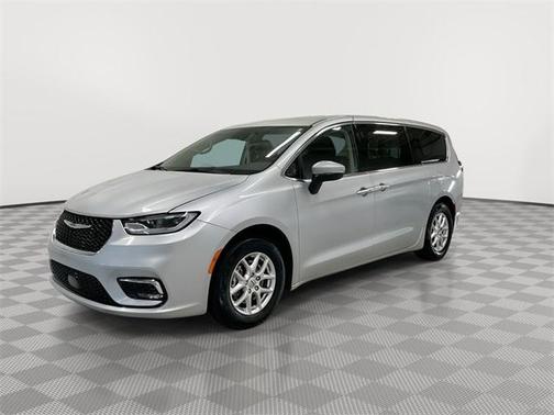 2023 Chrysler Pacifica Touring-L