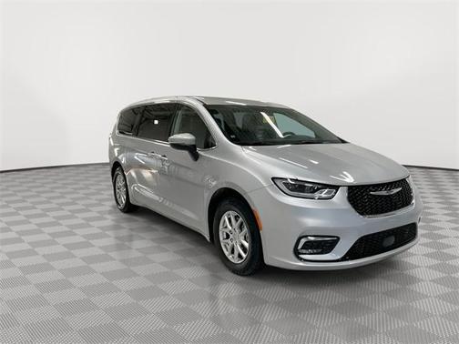 2023 Chrysler Pacifica Touring-L