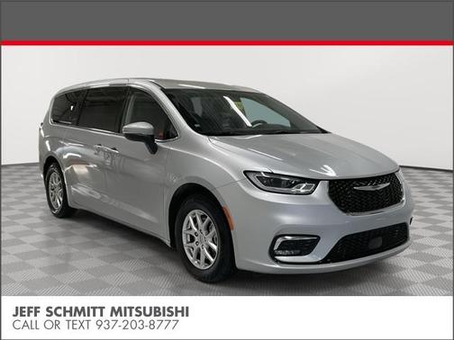 2023 Chrysler Pacifica Touring-L