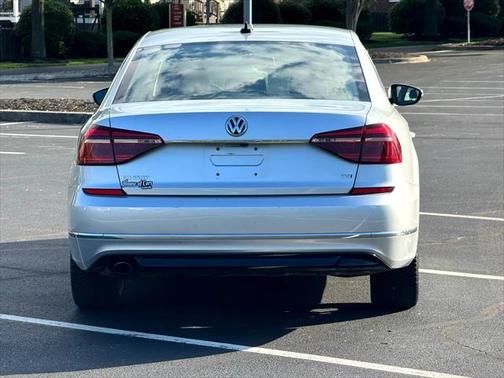 2017 Volkswagen Passat 1.8T R-Line w/Comfort