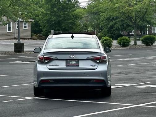 2016 Hyundai SONATA Hybrid Limited