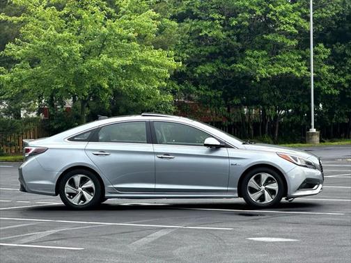 2016 Hyundai SONATA Hybrid Limited
