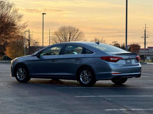 2017 Hyundai SONATA SE