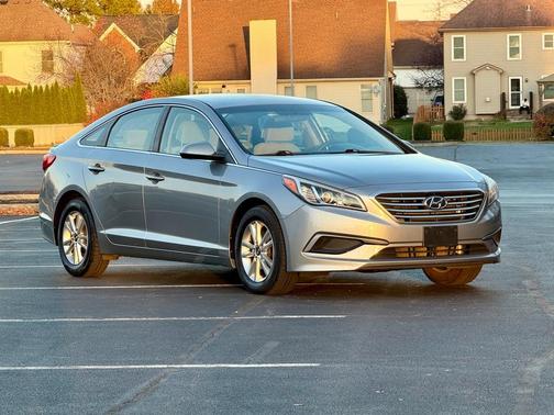 2017 Hyundai SONATA SE