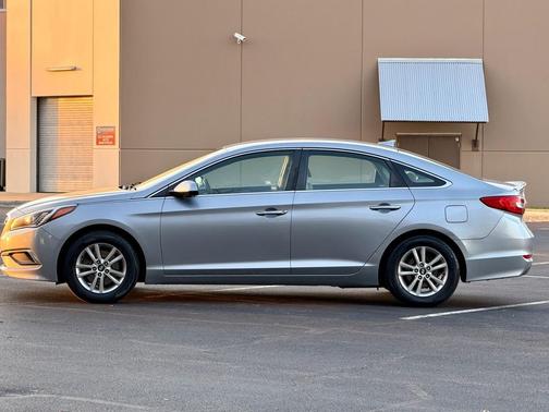 2017 Hyundai SONATA SE