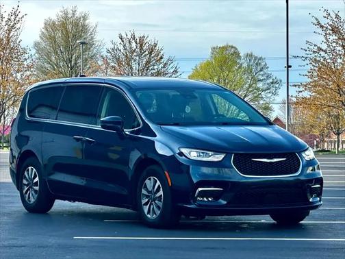 2022 Chrysler Pacifica Hybrid Touring L