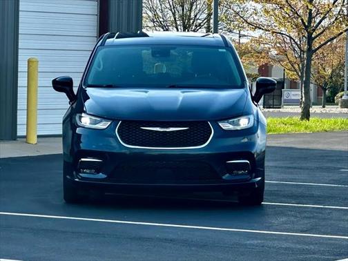 2022 Chrysler Pacifica Hybrid Touring L