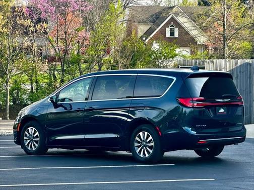 2022 Chrysler Pacifica Hybrid Touring L