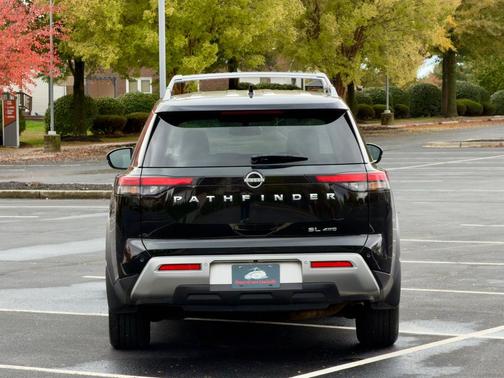 2022 Nissan Pathfinder SL 4WD