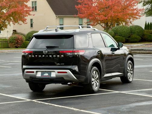 2022 Nissan Pathfinder SL 4WD