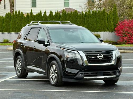2022 Nissan Pathfinder SL 4WD