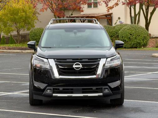 2022 Nissan Pathfinder SL 4WD