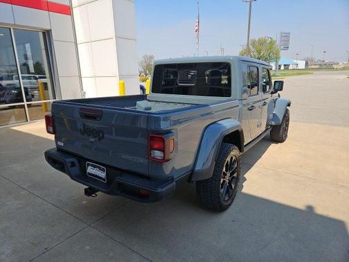 Anvil Clearcoat 2025 Jeep Gladiator Nighthawk