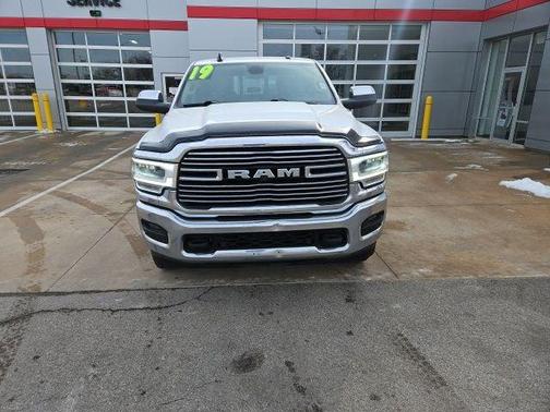 2019 RAM 2500 Laramie Crew Cab 4x4 6'4' Box