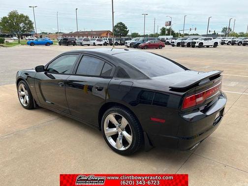 Pitch Black 2014 Dodge Charger R/T