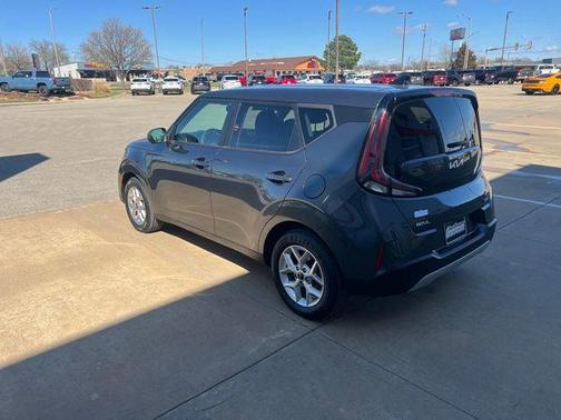 Gravity Gray 2023 Kia Soul LX