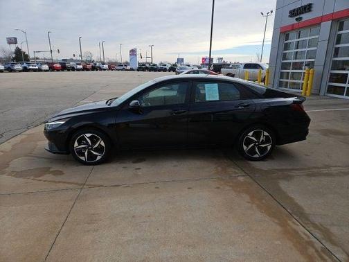 2023 Hyundai ELANTRA SEL